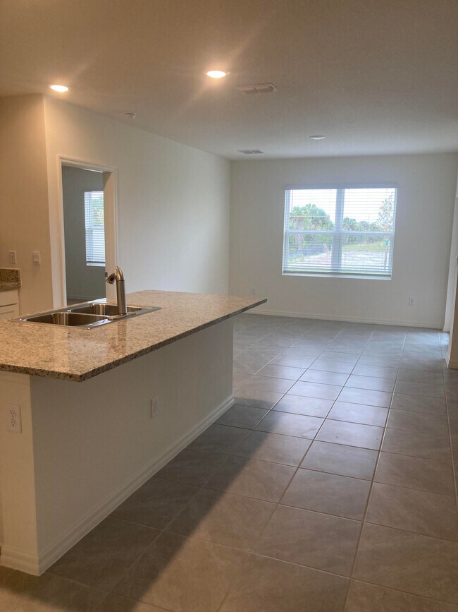 Foto del edificio - 1302 McFarland Dr