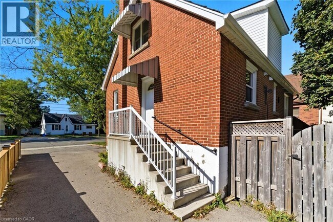 Photo du bâtiment - 425 Upper Gage Ave
