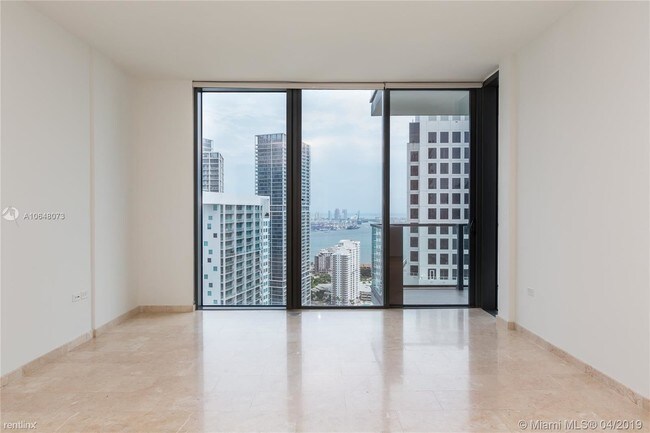 Building Photo - 1 br, 1.5 bath  - Reach Condo