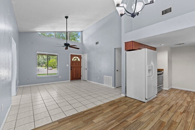 Building Photo - Remodeled 3 Bedroom 1 Bath in Springtree S...