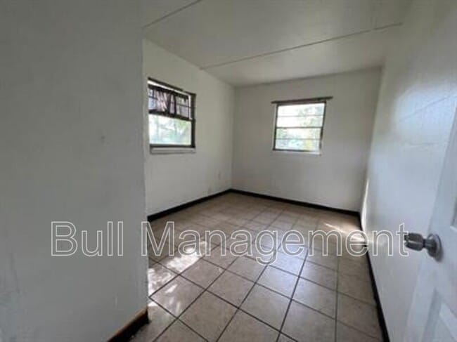 Building Photo - 746 S Lee Ave