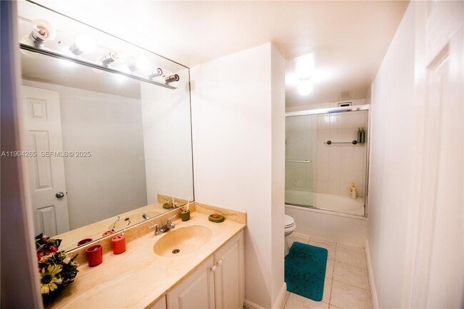 Building Photo - 200 Leslie Dr