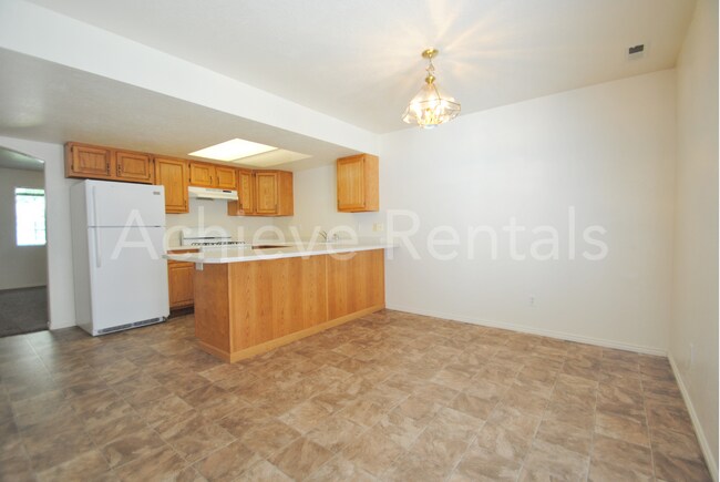 Foto del edificio - Yorkshire Village Townhome | Clubhouse & Basketball Court