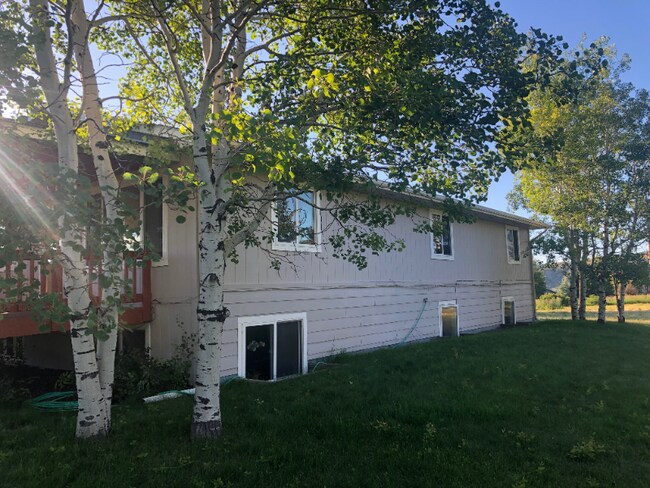 Building Photo - 1335 Mountain Splendor Dr