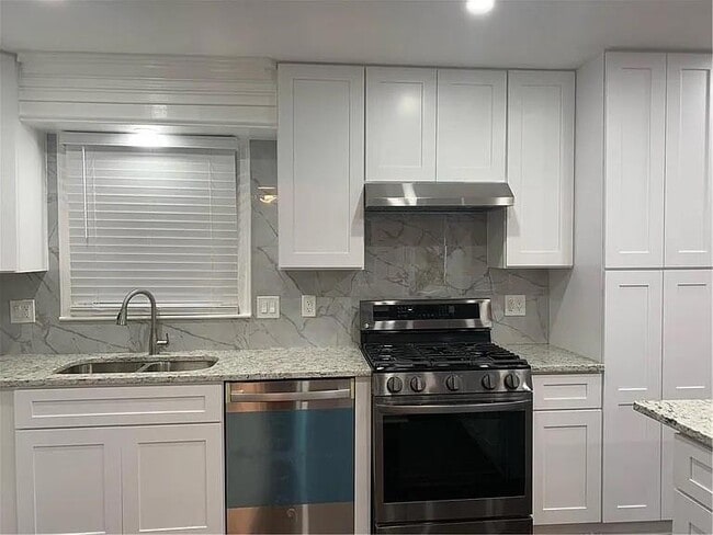 Foto del edificio - 6046 Danbury Ct