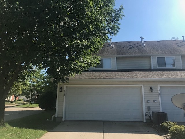 Double Attached Garage & Drive - 2154 Ridgeview Cir