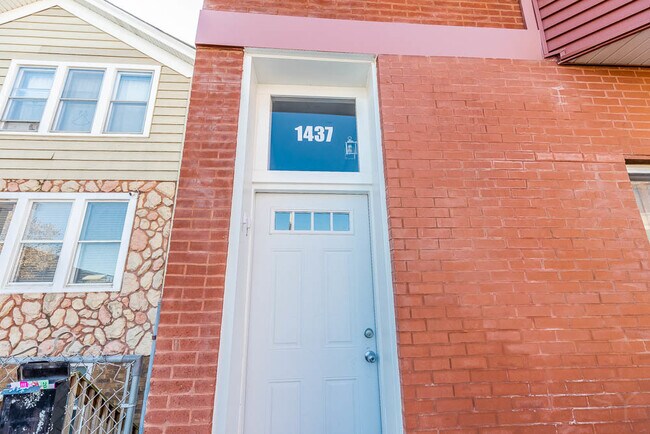 Foto del edificio - 1437 W Augusta Blvd