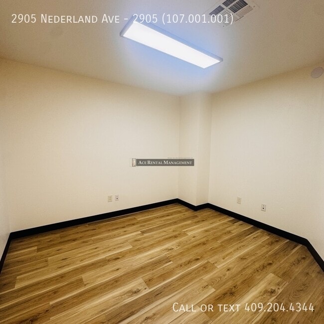 Building Photo - 2905 Nederland Ave