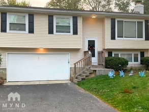 Building Photo - 500 Hilltop Dr