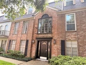 Building Photo - 537 N Post Oak Ln