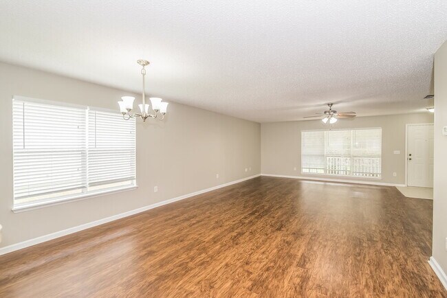 Foto del edificio - 13564 Ashford Wood Ct E