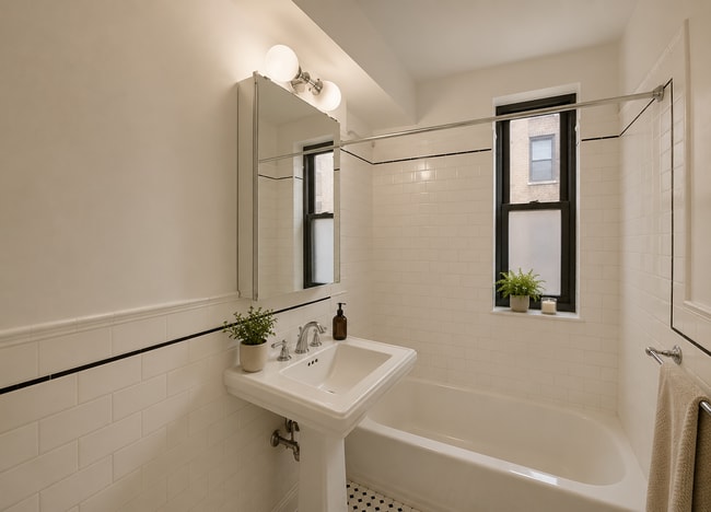 Building Photo - 122 E 55th St