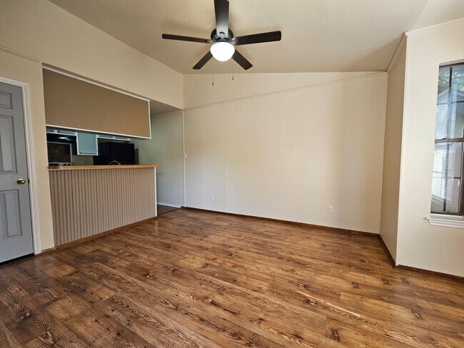 Foto del edificio - 4803 Hamilton Wolfe Rd