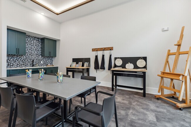 Foto del edificio - Everleigh Deerfield 55+ Active Adult Apartment Homes