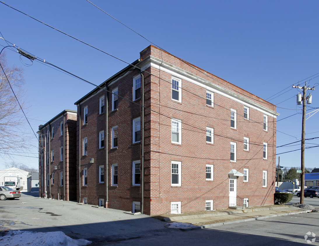 Building Photo - 501 Reservoir Ave