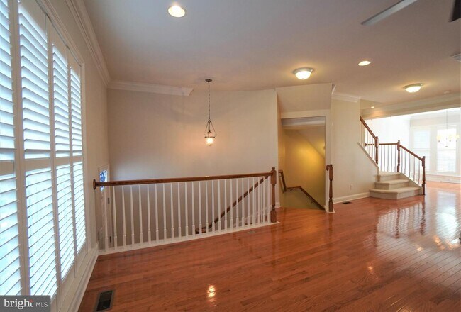 Building Photo - 102 Bishop Dr
