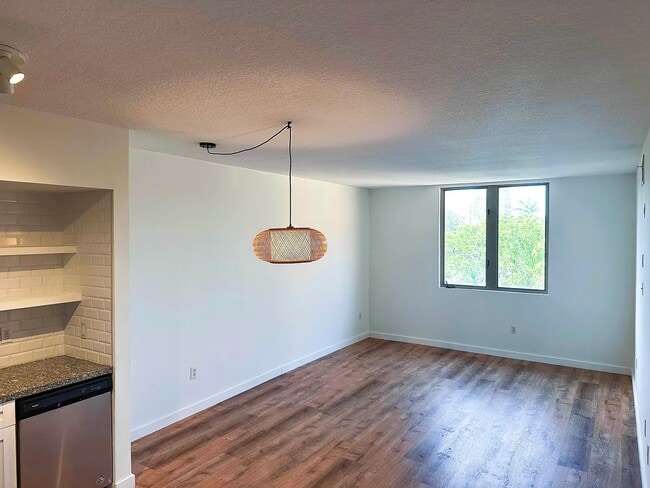 Building Photo - 2630 SW 28th St