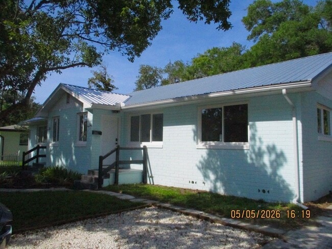 Building Photo - 921 Daytona Ave