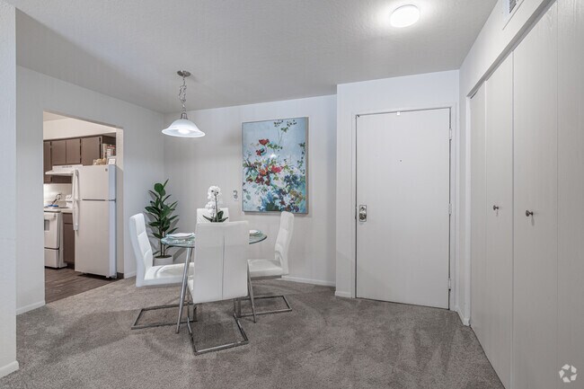 1 habitación, 1 baño - 759 pies cuadrados - Comedor - Winchell Way Apartments