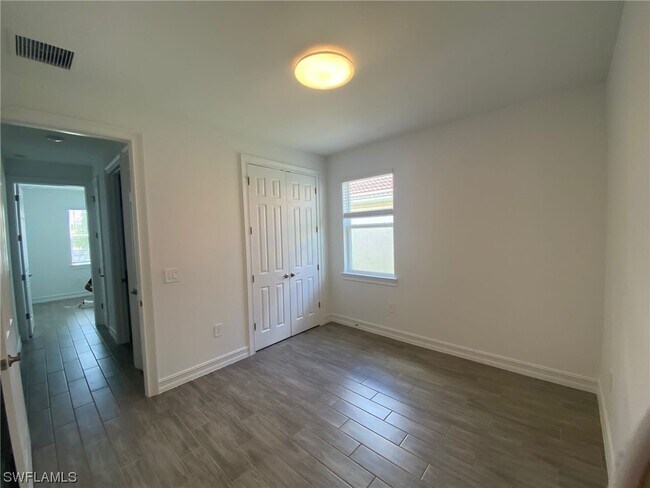 Foto del edificio - 2974 Royal Gardens Ave