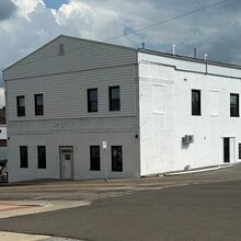 Building Photo - 105 E Poplar St