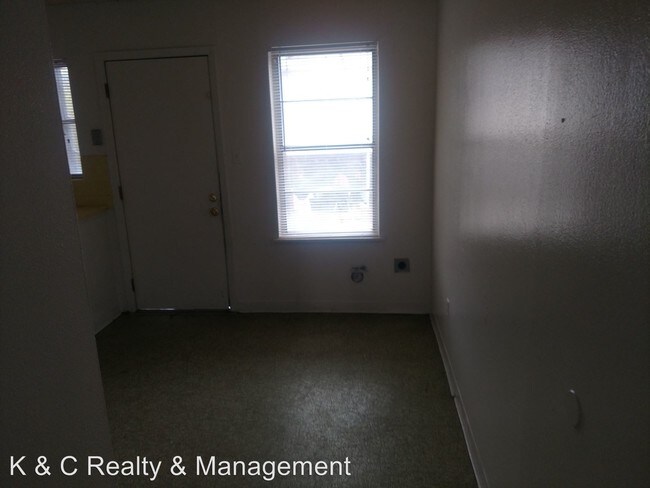 Building Photo - 717 Olive St