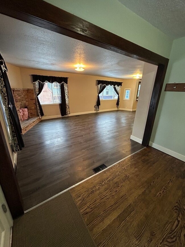 Building Photo - 4 Bedroom Home on Kalispell’s East Side – Spacious Yard & Double Garage