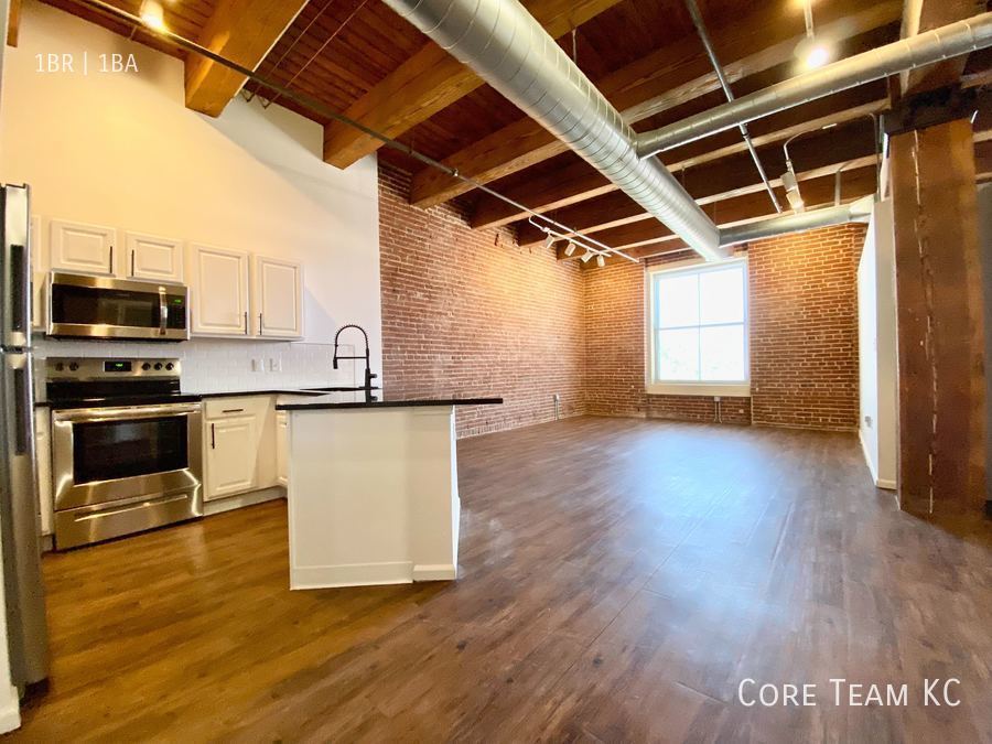 Primary Photo - Spacious 1 Bed + Den Loft For Rent in the ...