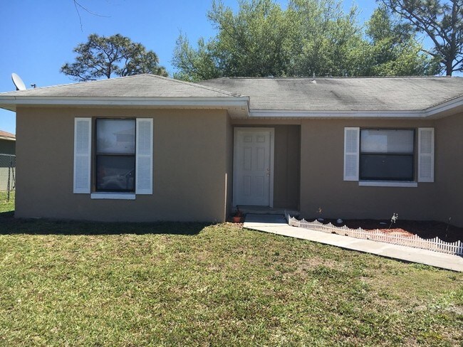 Foto del edificio - Single Family Home in Poinciana