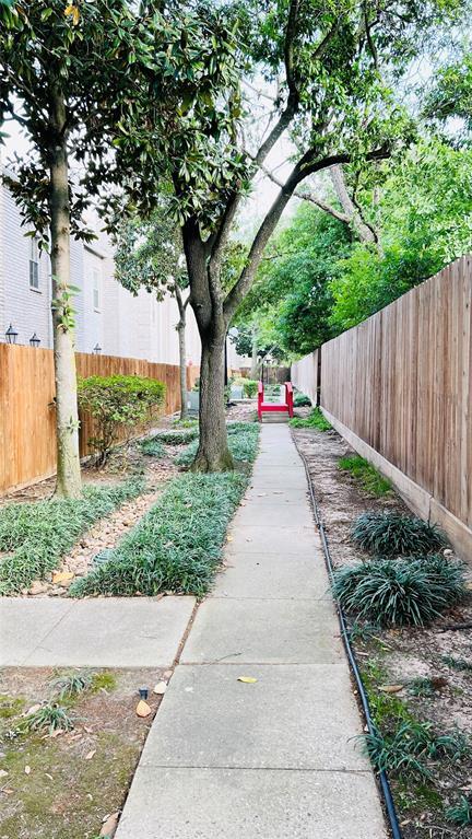 Foto del edificio - 17629 Red Oak Dr