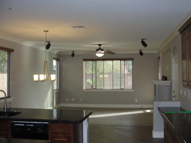 Foto del edificio - 3329 E Ravenswood Dr