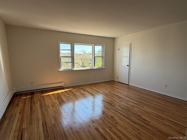 Foto del edificio - 561 E Olive St