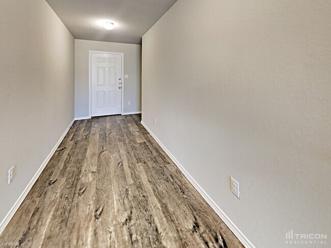 Building Photo - 5202 Everett Loop