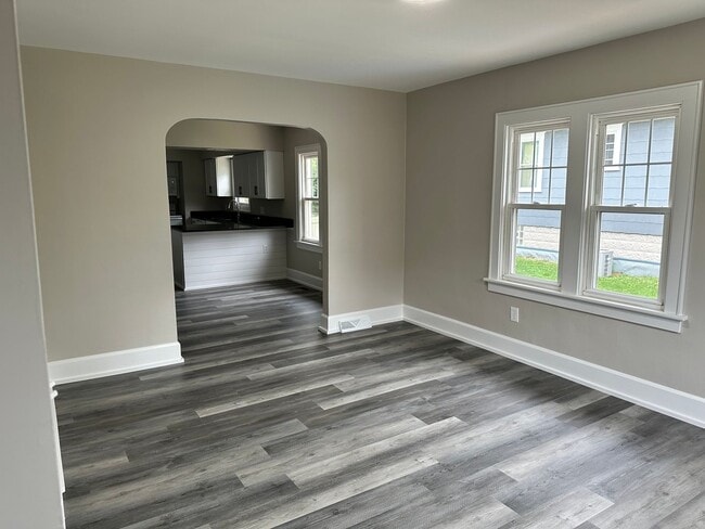 Building Photo - 2 bedroom house with a HUGE loft in Ellet