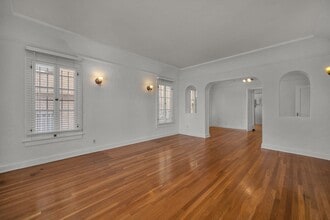 Building Photo - 1115 Queen Anne Pl
