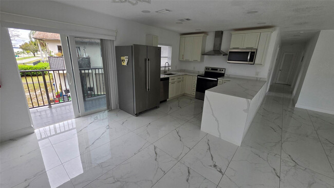 Foto del edificio - 5332 NW 18th St