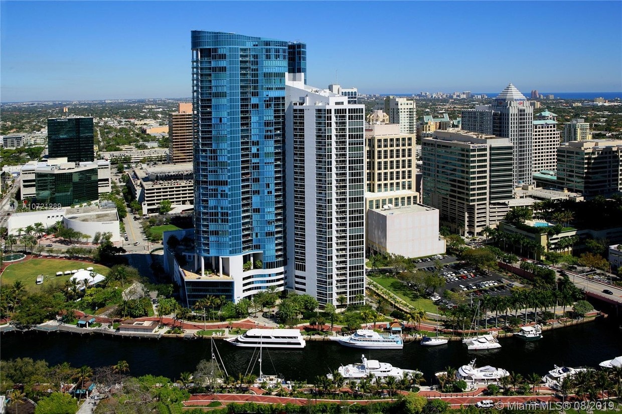 Primary Photo - 333 Las Olas Way