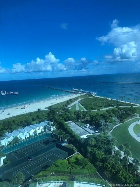 Foto del edificio - 100 South Pointe Dr