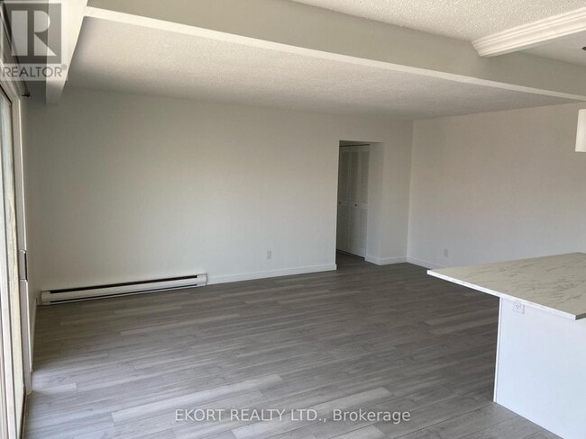 Photo du bâtiment - 153-153 N Park St