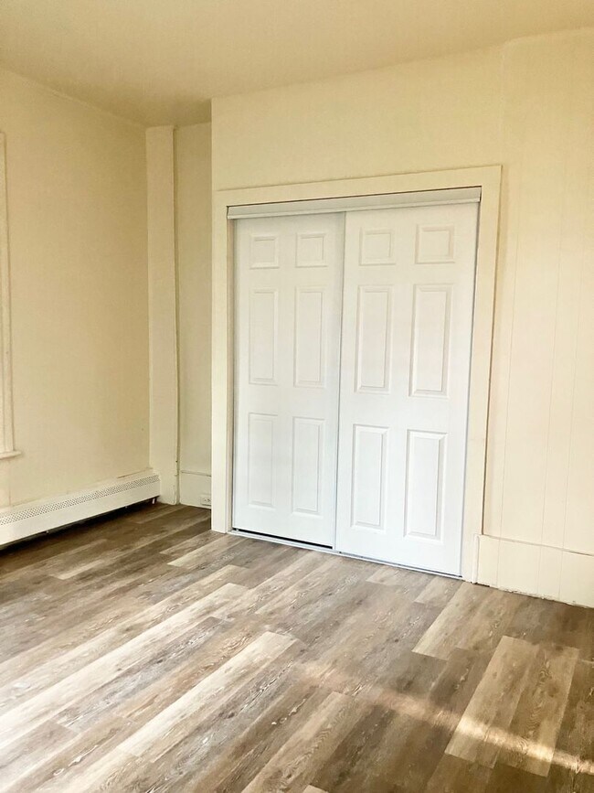 Foto del edificio - Single Family Home 4 bed/ 2 bath