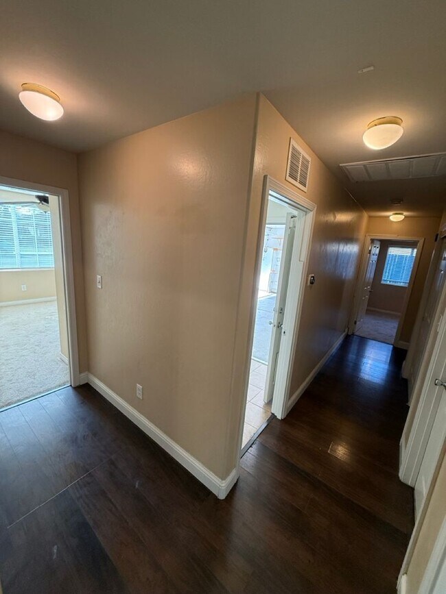 Foto del edificio - Charming 3-Bedroom Home in Southwest Bakersfield