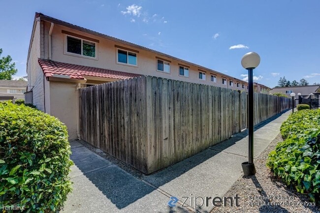 Foto del edificio - 2 br, 1.5 bath Townhome - 93 Avram Ave, Ro...