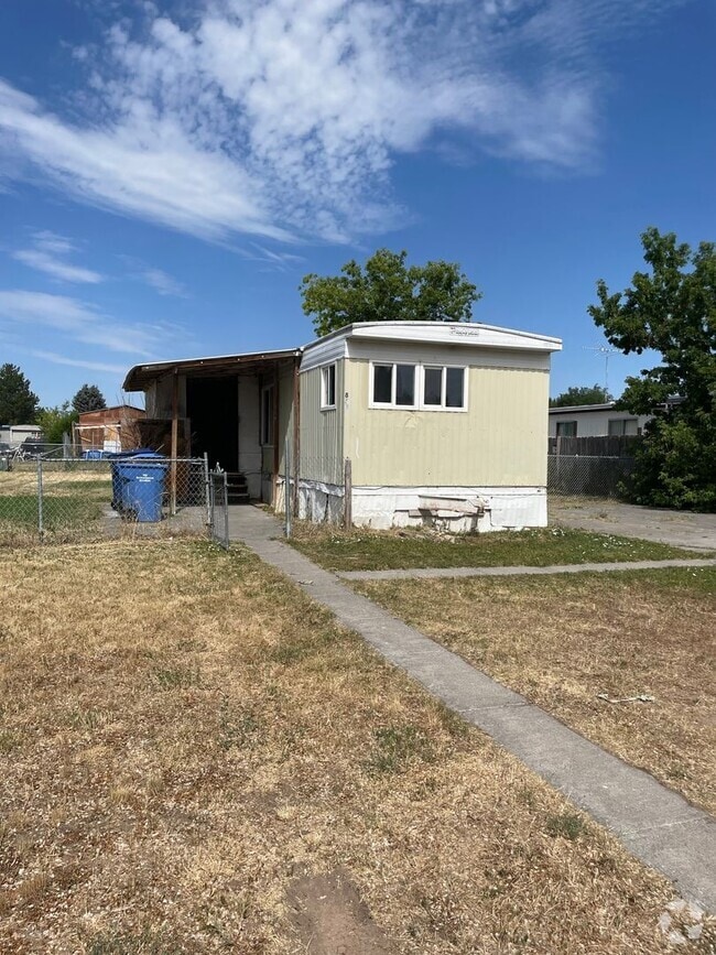 Building Photo - 870 Eden Dr