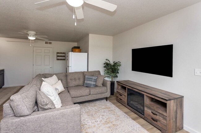 Building Photo - 3 Bedroom, Single-story Townhomes for rent...
