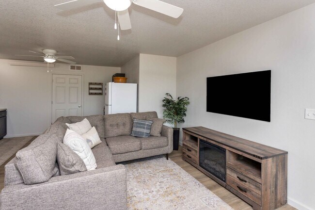Foto del edificio - 3 Bedroom, Single-story Townhomes for rent...