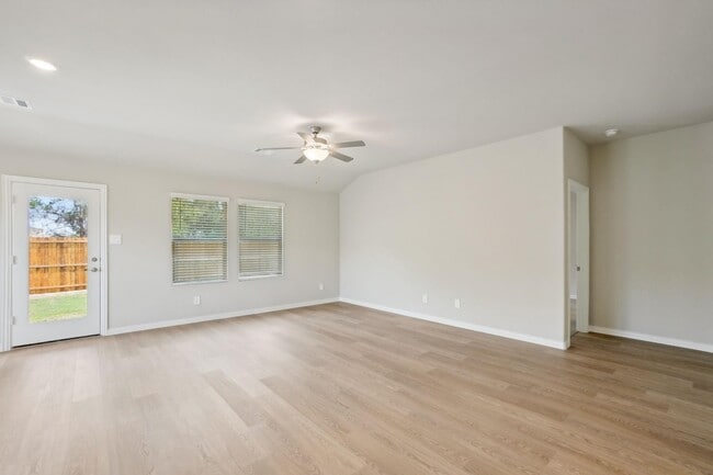Foto del edificio - 2204 Dunbar Dr