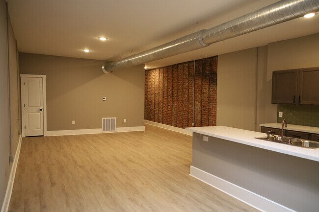 Building Photo - 1110 Shelby St