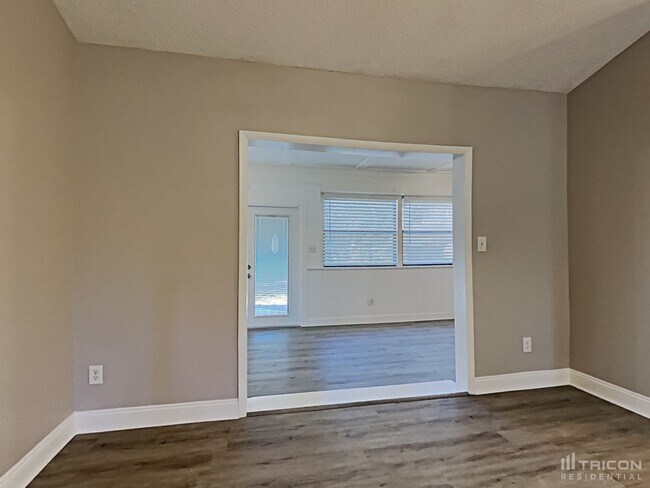 Building Photo - 2942 Mallorn Way