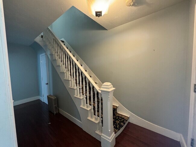 Building Photo - 137 Lovell St