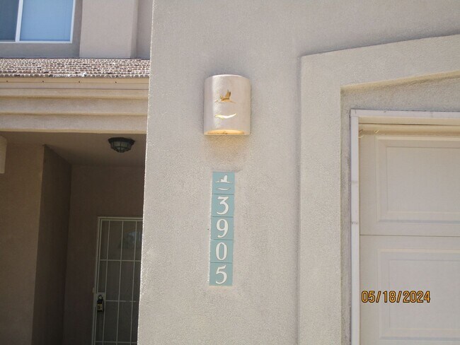 Foto del edificio - NW Oxbow Park 4 Bedroom 2 1/2 bath 2612SF